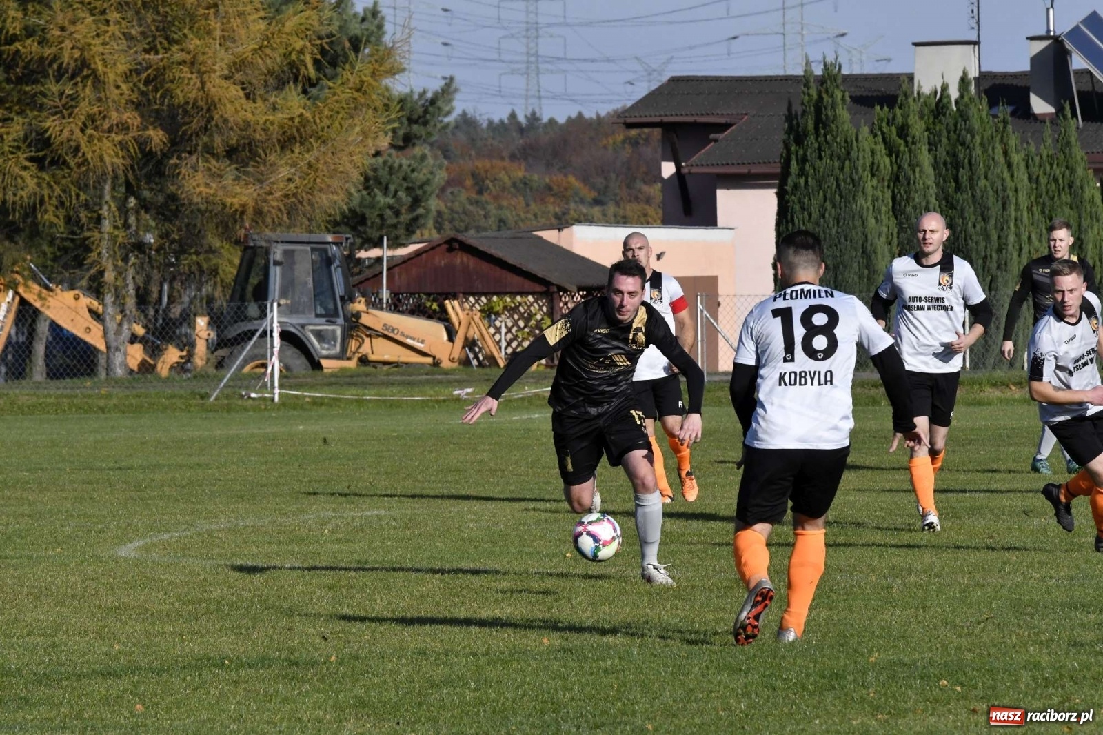 Zdjęcie w galerii na portalu naszraciborz.pl: Czarni Nowa Wieś zdmuchnęli kobylski Płomień wiadomości z regionu