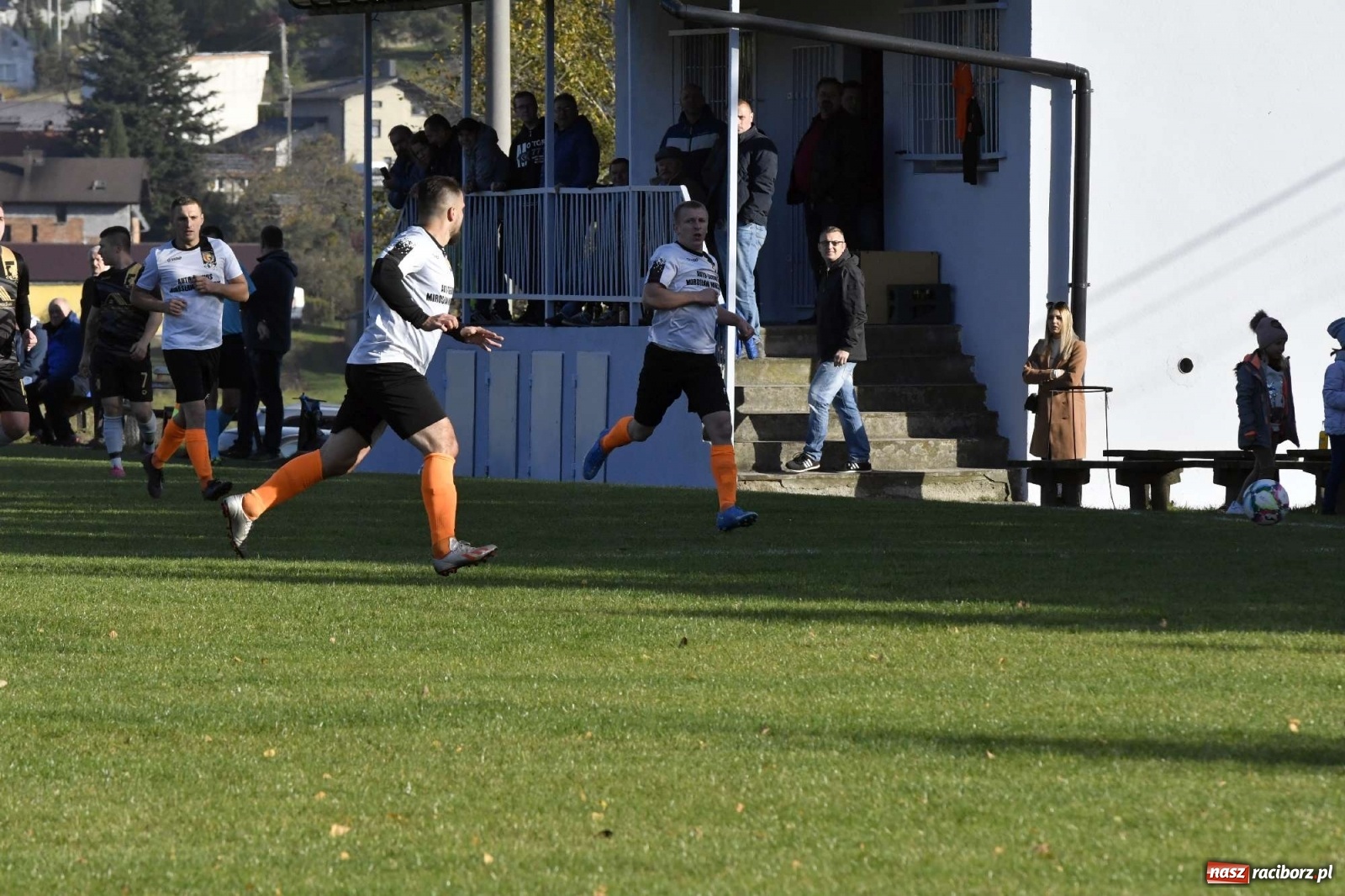 Zdjęcie w galerii na portalu naszraciborz.pl: Czarni Nowa Wieś zdmuchnęli kobylski Płomień wiadomości z regionu