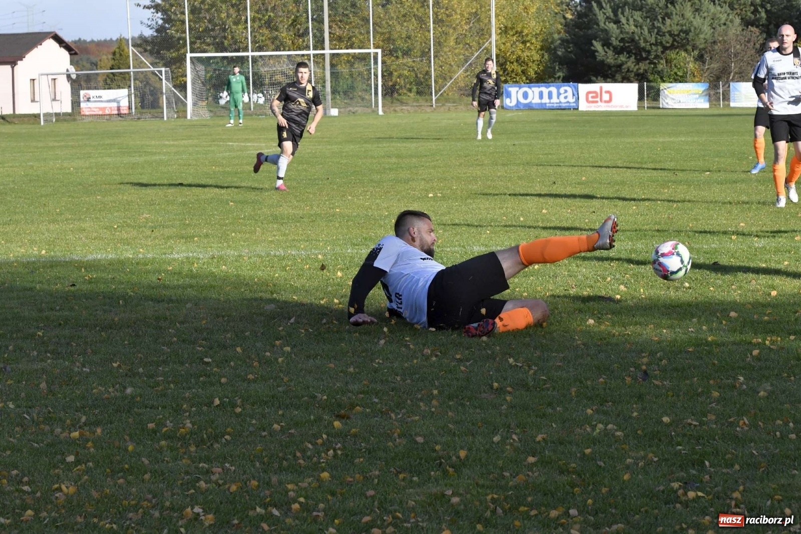 Zdjęcie w galerii na portalu naszraciborz.pl: Czarni Nowa Wieś zdmuchnęli kobylski Płomień wiadomości z regionu