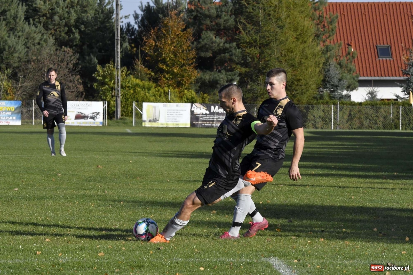 Zdjęcie w galerii na portalu naszraciborz.pl: Czarni Nowa Wieś zdmuchnęli kobylski Płomień wiadomości z regionu