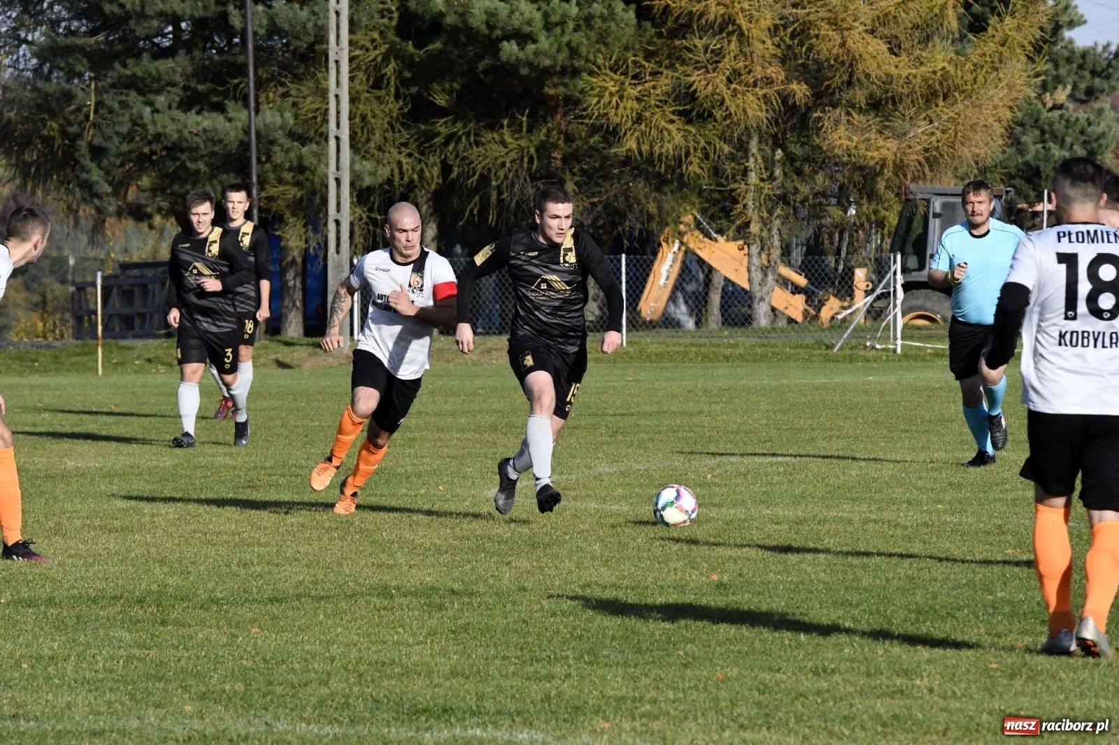Zdjęcie w galerii na portalu naszraciborz.pl: Czarni Nowa Wieś zdmuchnęli kobylski Płomień wiadomości z regionu