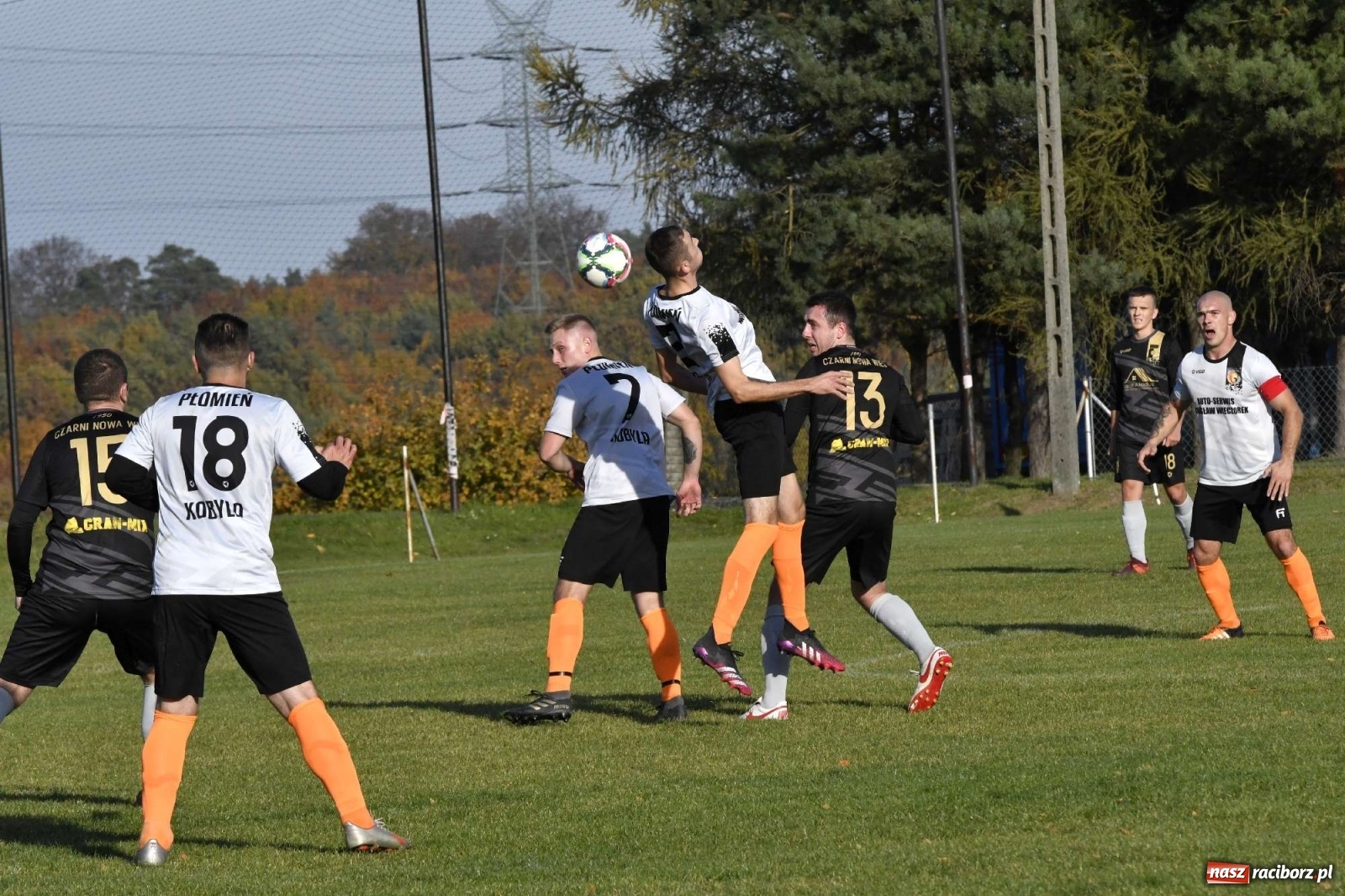 Zdjęcie w galerii na portalu naszraciborz.pl: Czarni Nowa Wieś zdmuchnęli kobylski Płomień wiadomości z regionu