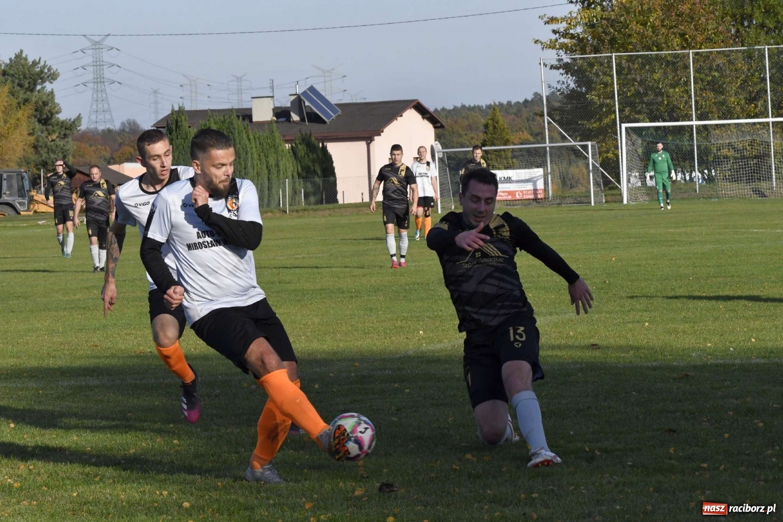 Zdjęcie w galerii na portalu naszraciborz.pl: Czarni Nowa Wieś zdmuchnęli kobylski Płomień wiadomości z regionu
