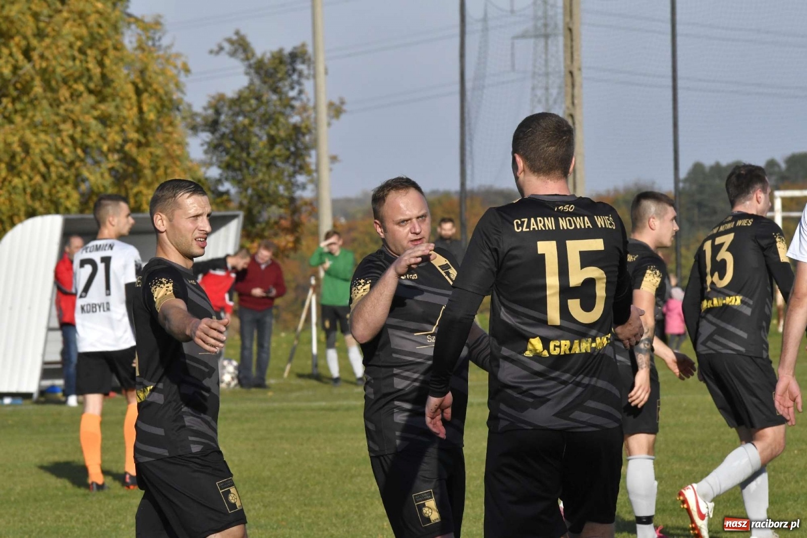 Zdjęcie w galerii na portalu naszraciborz.pl: Czarni Nowa Wieś zdmuchnęli kobylski Płomień wiadomości z regionu