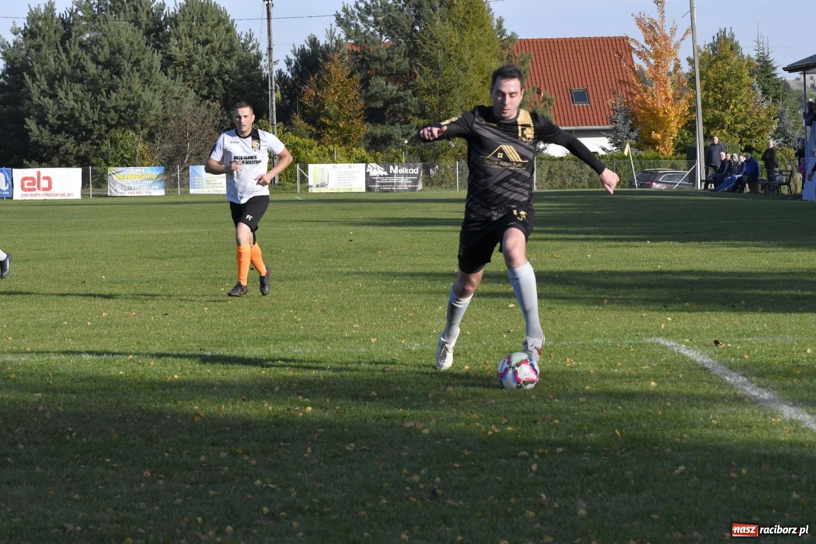 Zdjęcie w galerii na portalu naszraciborz.pl: Czarni Nowa Wieś zdmuchnęli kobylski Płomień wiadomości z regionu