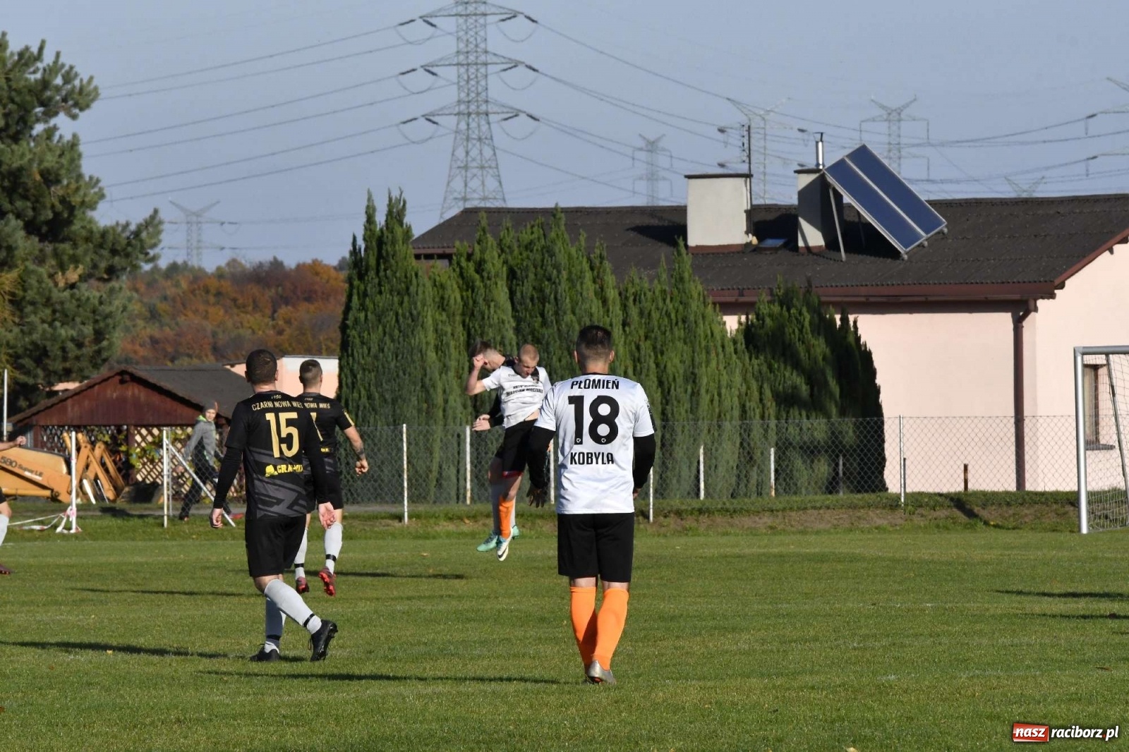 Zdjęcie w galerii na portalu naszraciborz.pl: Czarni Nowa Wieś zdmuchnęli kobylski Płomień wiadomości z regionu