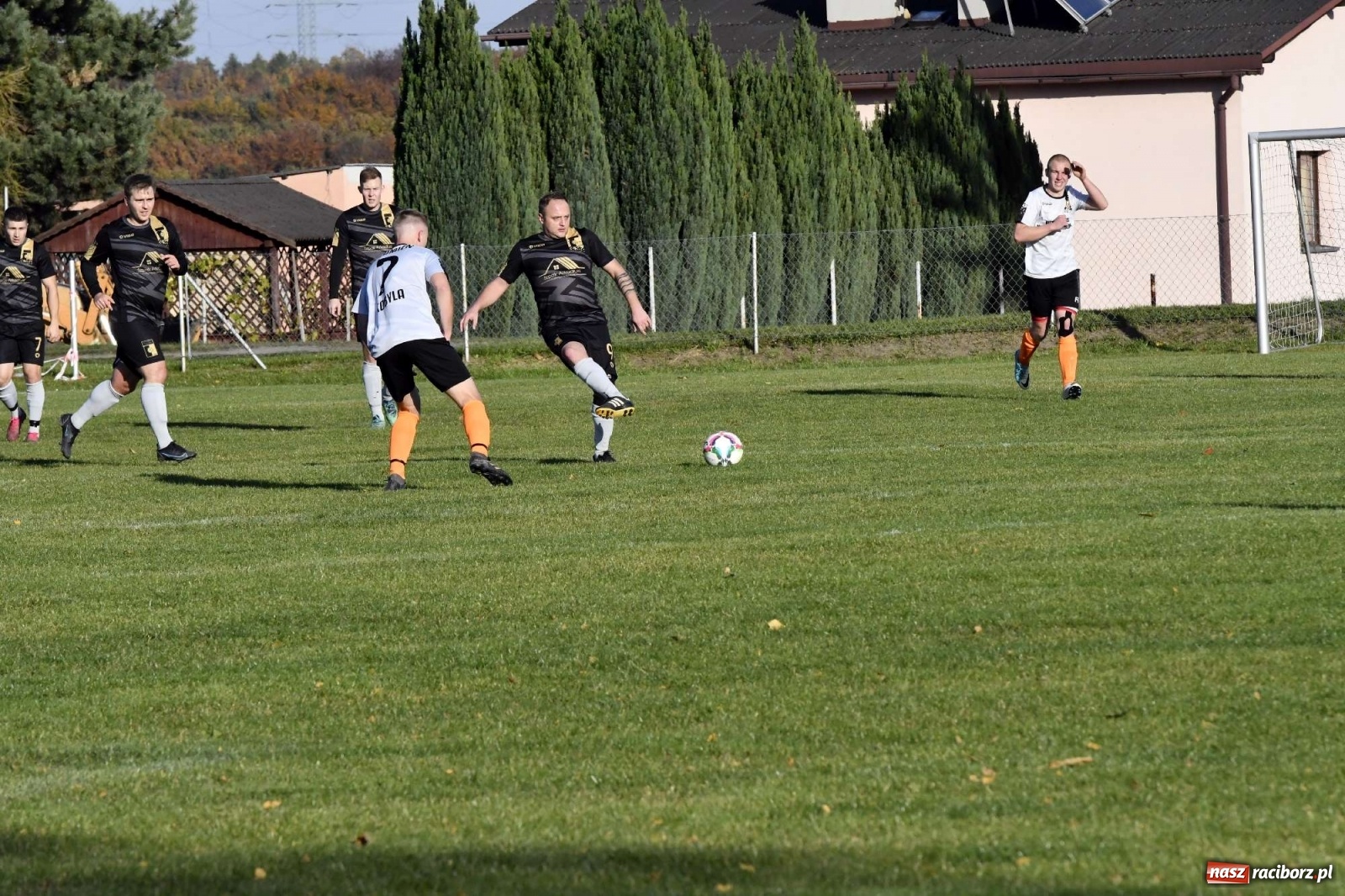 Zdjęcie w galerii na portalu naszraciborz.pl: Czarni Nowa Wieś zdmuchnęli kobylski Płomień wiadomości z regionu