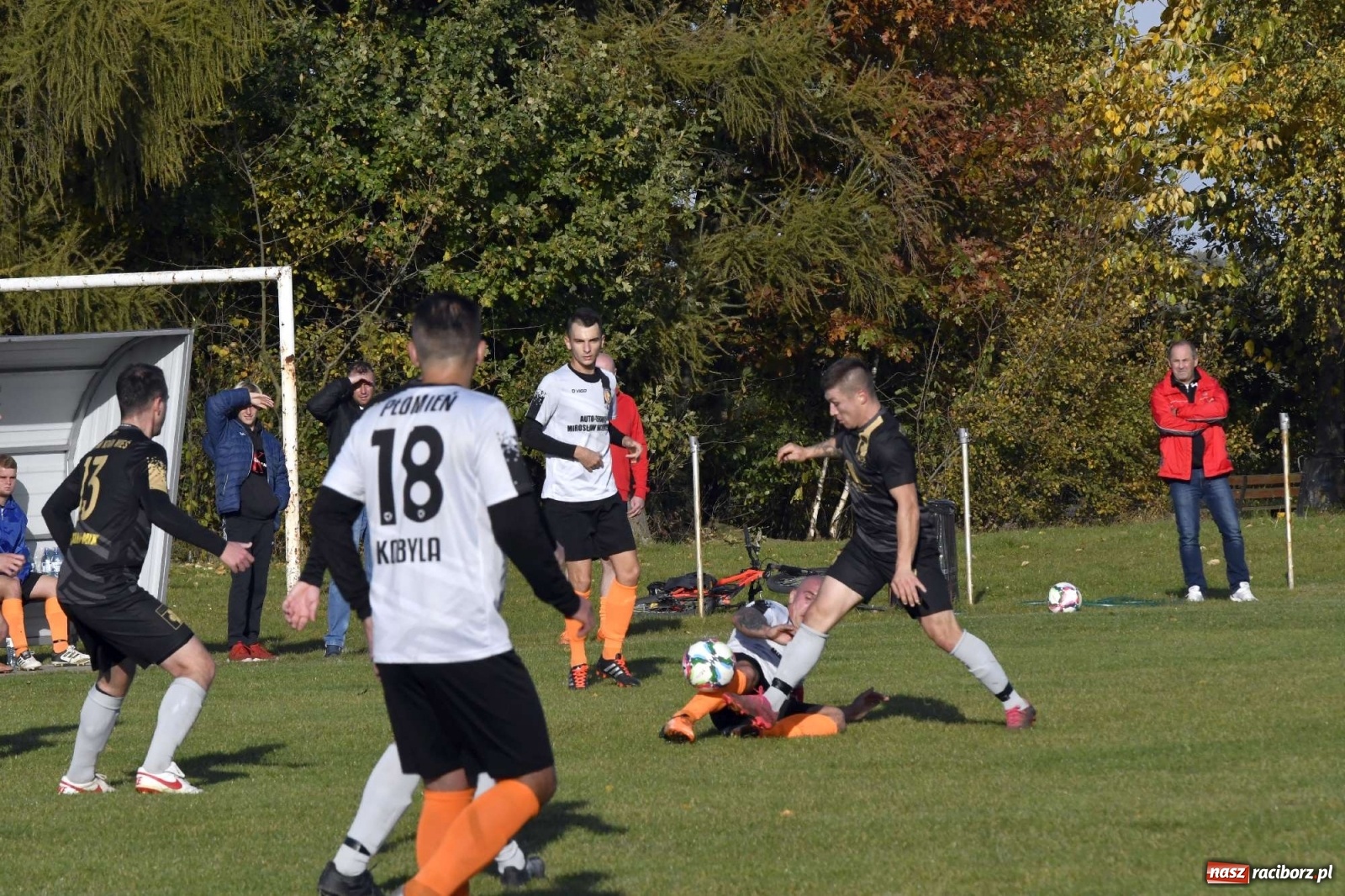 Zdjęcie w galerii na portalu naszraciborz.pl: Czarni Nowa Wieś zdmuchnęli kobylski Płomień wiadomości z regionu