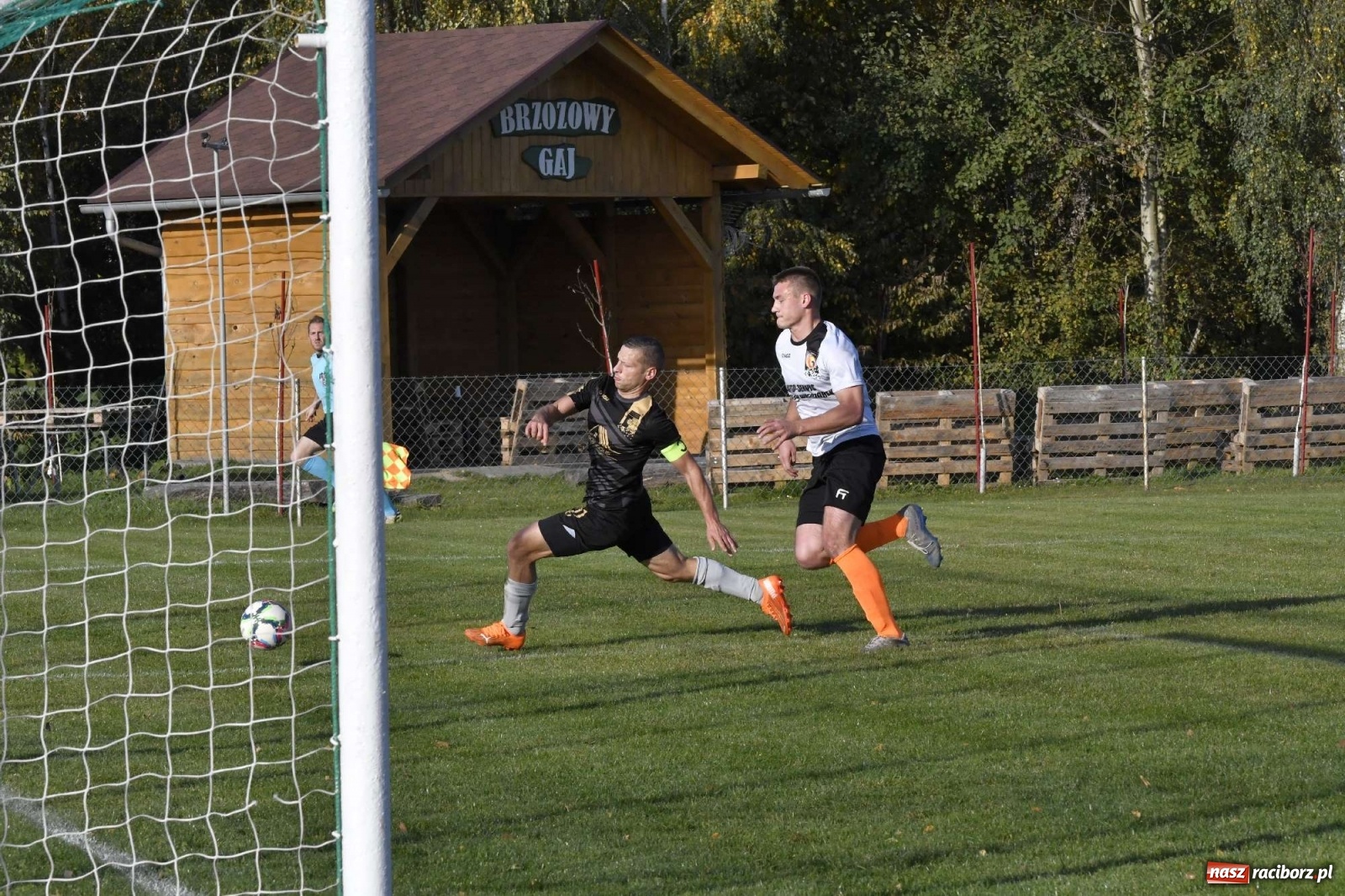 Zdjęcie w galerii na portalu naszraciborz.pl: Czarni Nowa Wieś zdmuchnęli kobylski Płomień wiadomości z regionu