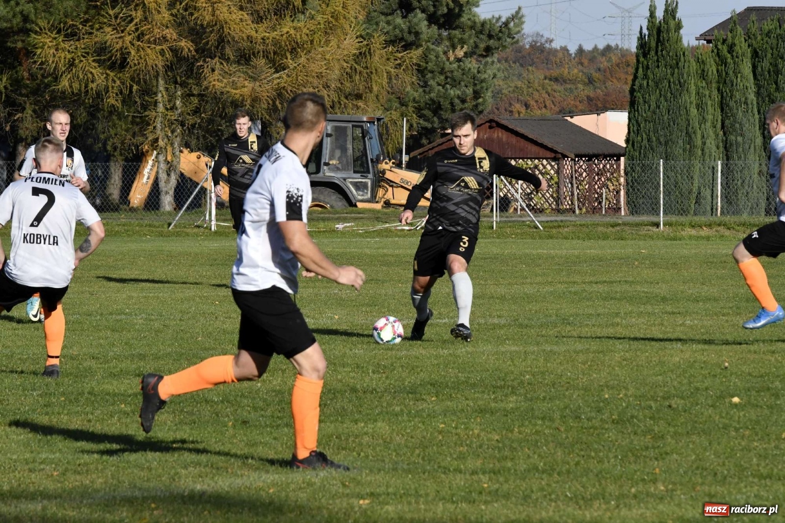 Zdjęcie w galerii na portalu naszraciborz.pl: Czarni Nowa Wieś zdmuchnęli kobylski Płomień wiadomości z regionu