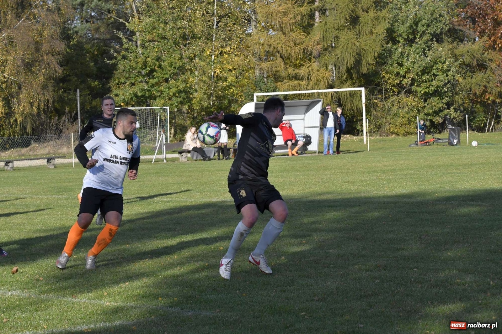 Zdjęcie w galerii na portalu naszraciborz.pl: Czarni Nowa Wieś zdmuchnęli kobylski Płomień wiadomości z regionu