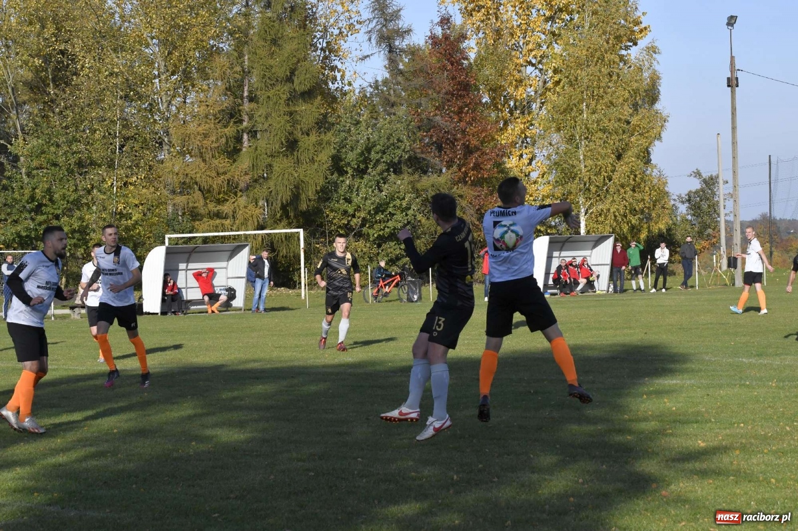 Zdjęcie w galerii na portalu naszraciborz.pl: Czarni Nowa Wieś zdmuchnęli kobylski Płomień wiadomości z regionu