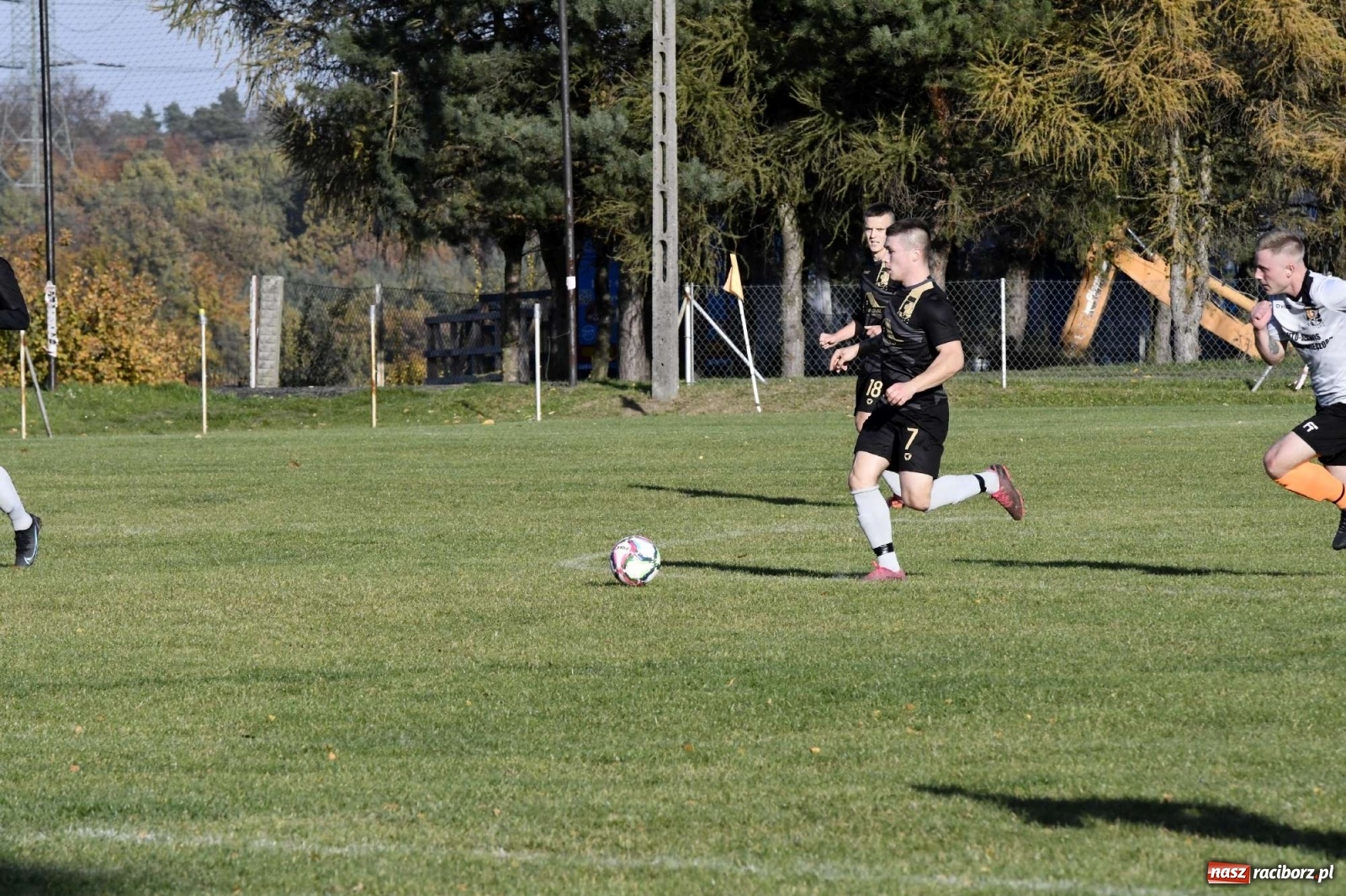 Zdjęcie w galerii na portalu naszraciborz.pl: Czarni Nowa Wieś zdmuchnęli kobylski Płomień wiadomości z regionu