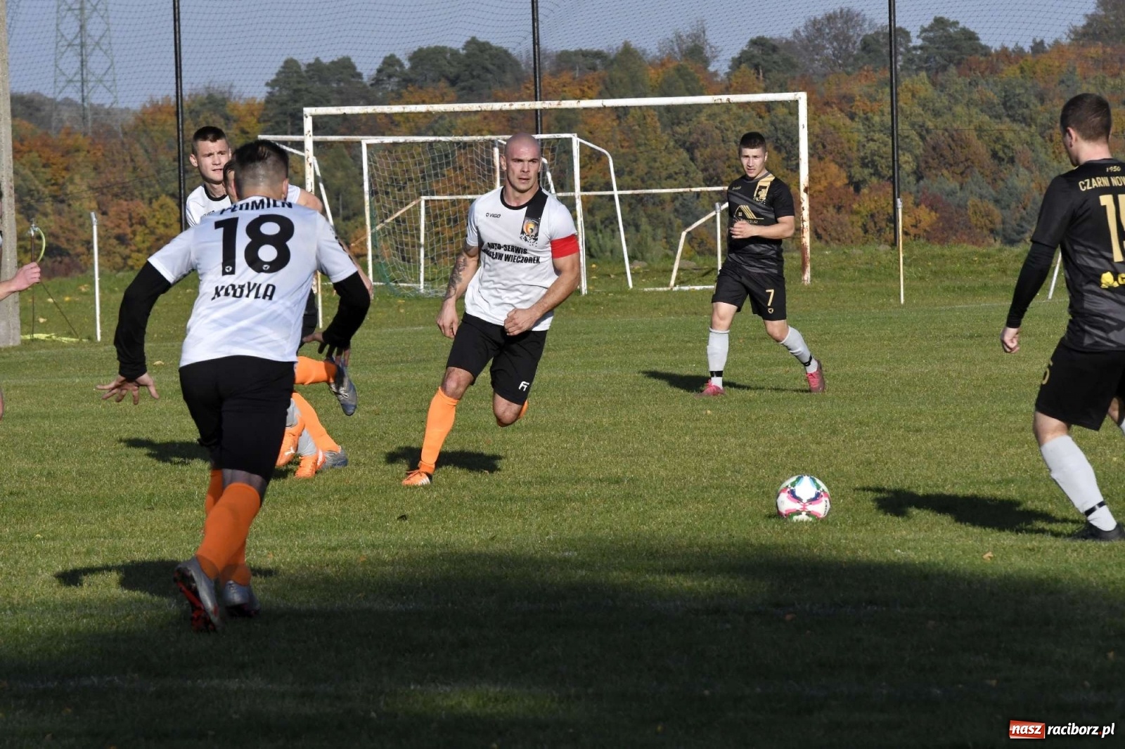 Zdjęcie w galerii na portalu naszraciborz.pl: Czarni Nowa Wieś zdmuchnęli kobylski Płomień wiadomości z regionu