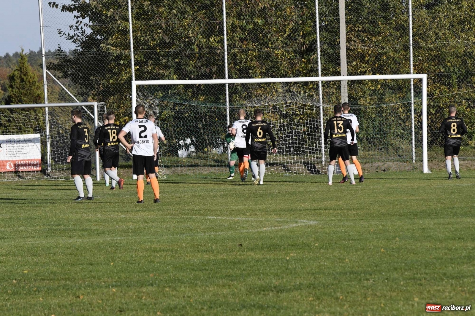 Zdjęcie w galerii na portalu naszraciborz.pl: Czarni Nowa Wieś zdmuchnęli kobylski Płomień wiadomości z regionu