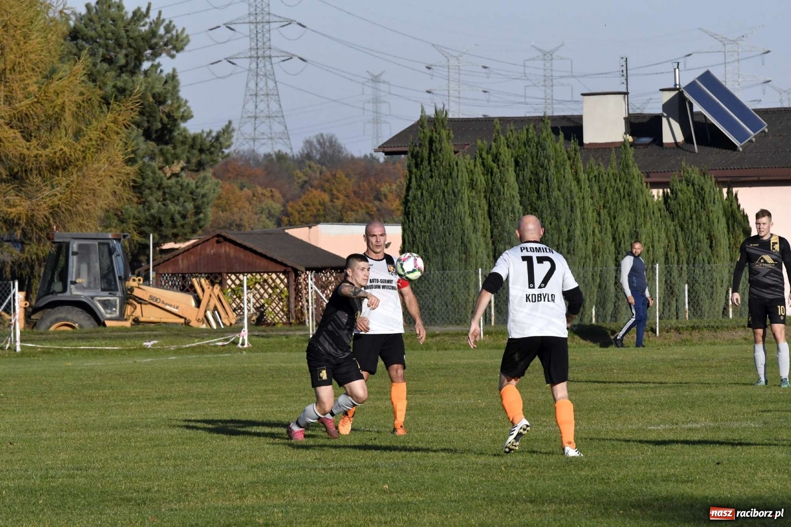 Zdjęcie w galerii na portalu naszraciborz.pl: Czarni Nowa Wieś zdmuchnęli kobylski Płomień wiadomości z regionu