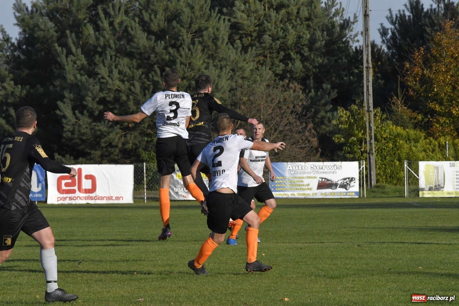 Zdjęcie w galerii na portalu naszraciborz.pl: Czarni Nowa Wieś zdmuchnęli kobylski Płomień wiadomości z regionu