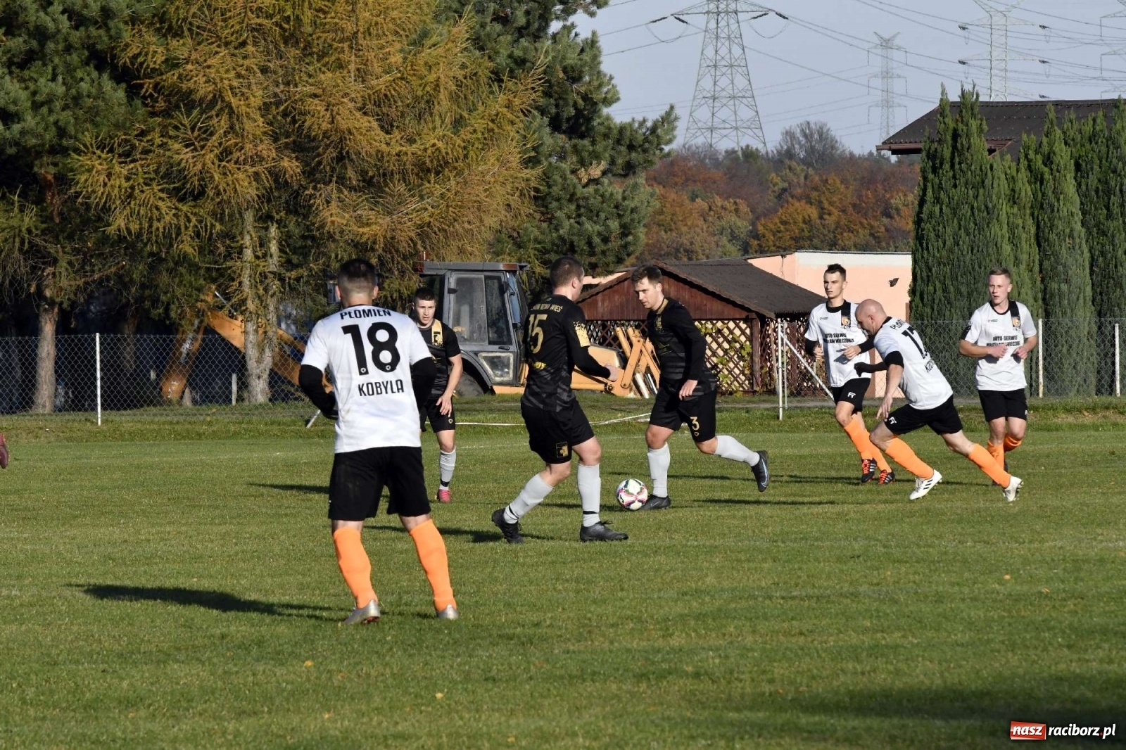 Zdjęcie w galerii na portalu naszraciborz.pl: Czarni Nowa Wieś zdmuchnęli kobylski Płomień wiadomości z regionu