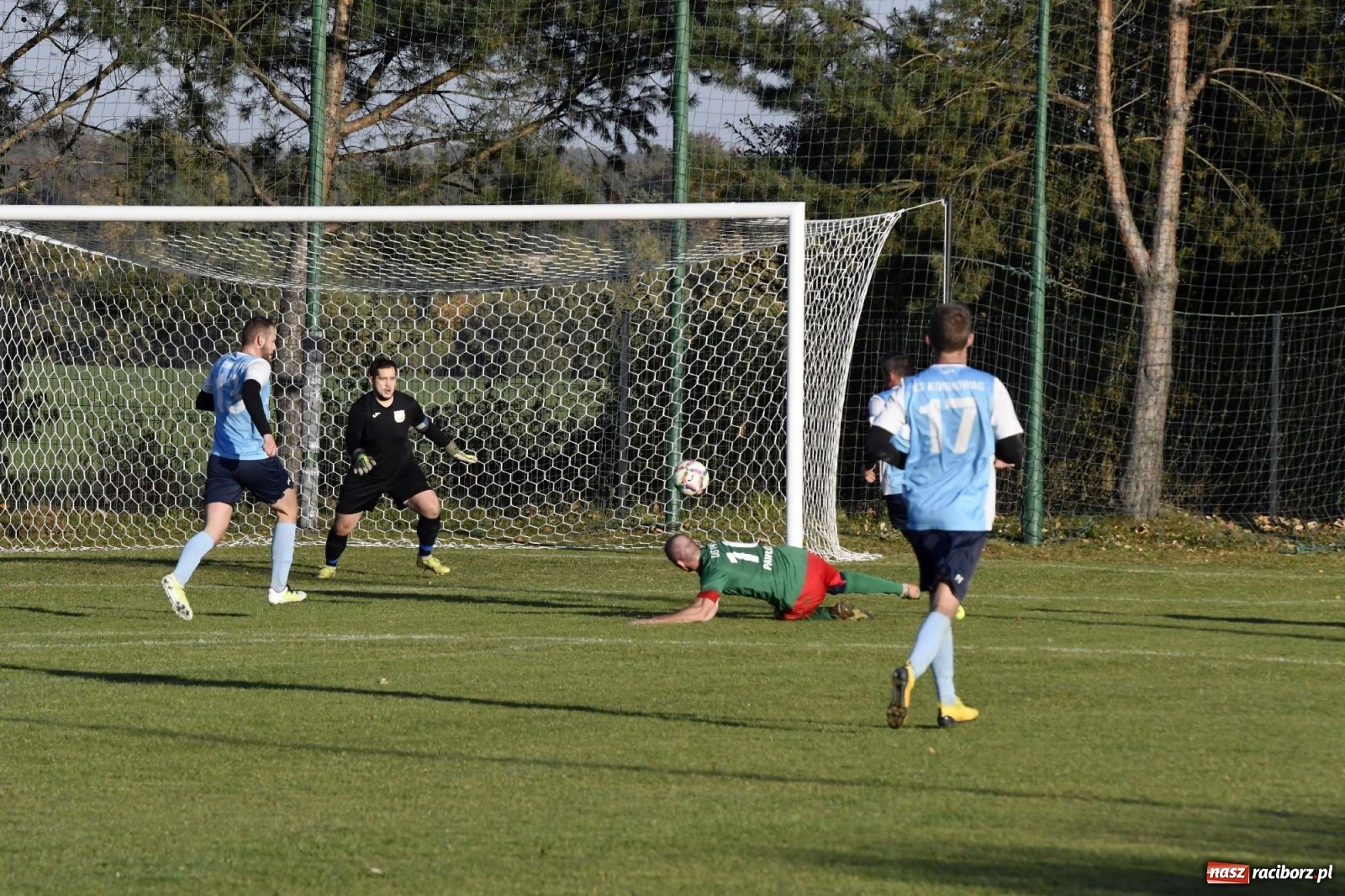 Zdjęcie w galerii na portalu naszraciborz.pl: Kornowac odprawił z kwitkiem Pawłów wiadomości z regionu