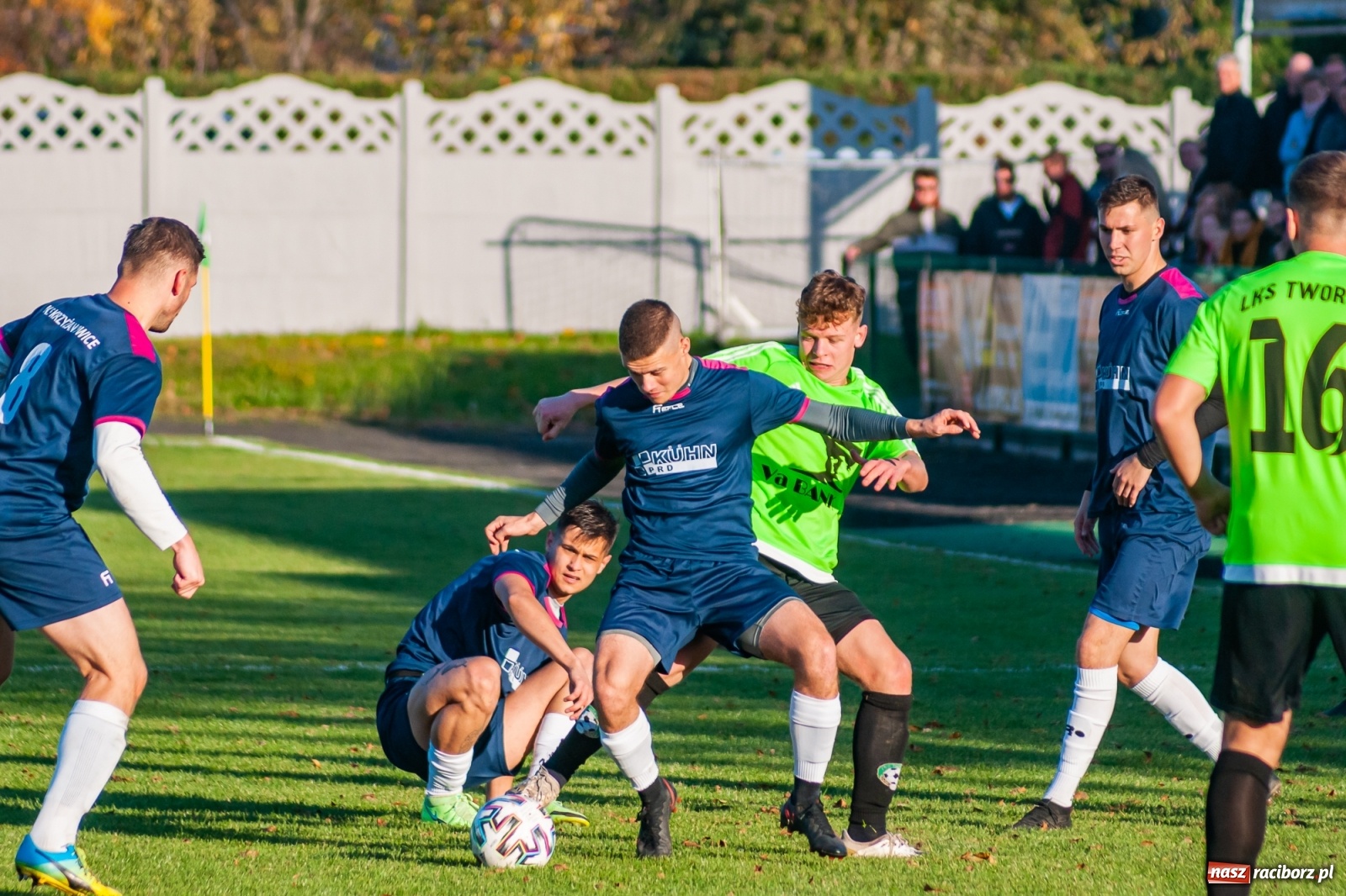 Zdjęcie w galerii na portalu naszraciborz.pl: Klasa okręgowa. LKS Tworków wiedzie prym w Gminie Krzyżanowice [FOTO] wiadomości z regionu