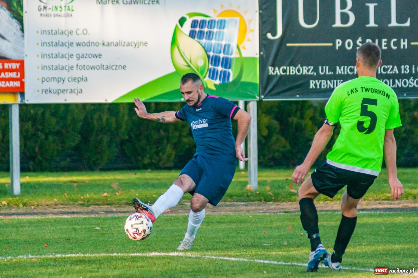 Zdjęcie w galerii na portalu naszraciborz.pl: Klasa okręgowa. LKS Tworków wiedzie prym w Gminie Krzyżanowice [FOTO] wiadomości z regionu