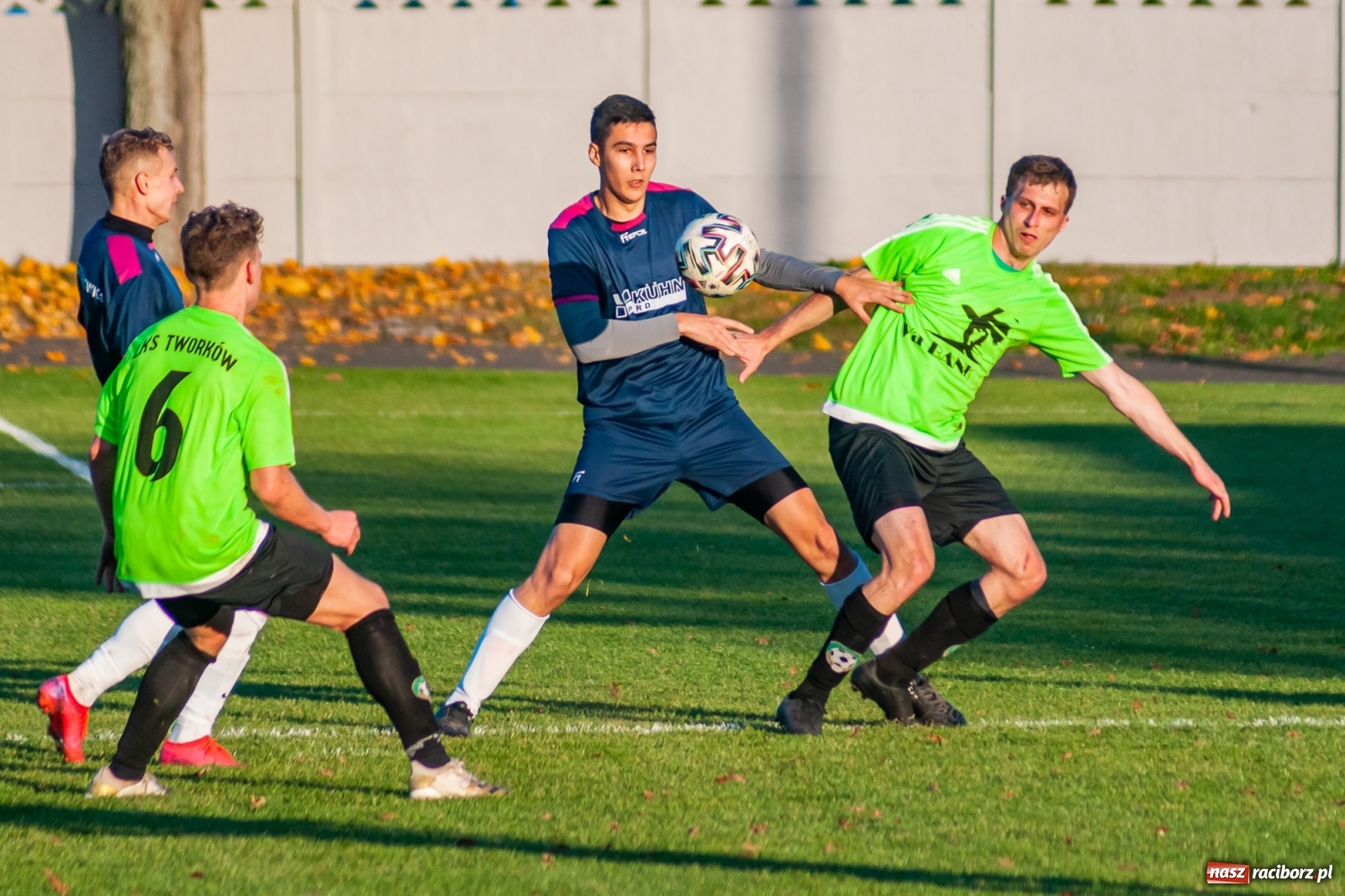 Zdjęcie w galerii na portalu naszraciborz.pl: Klasa okręgowa. LKS Tworków wiedzie prym w Gminie Krzyżanowice [FOTO] wiadomości z regionu
