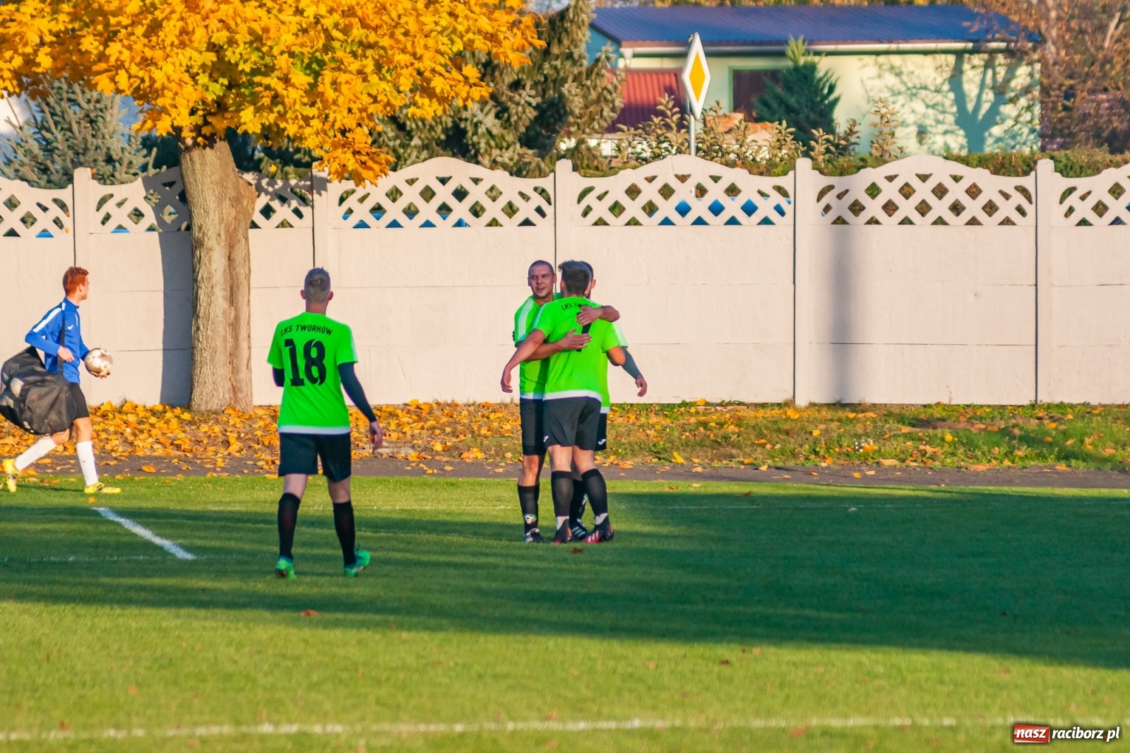 Zdjęcie w galerii na portalu naszraciborz.pl: Klasa okręgowa. LKS Tworków wiedzie prym w Gminie Krzyżanowice [FOTO] wiadomości z regionu