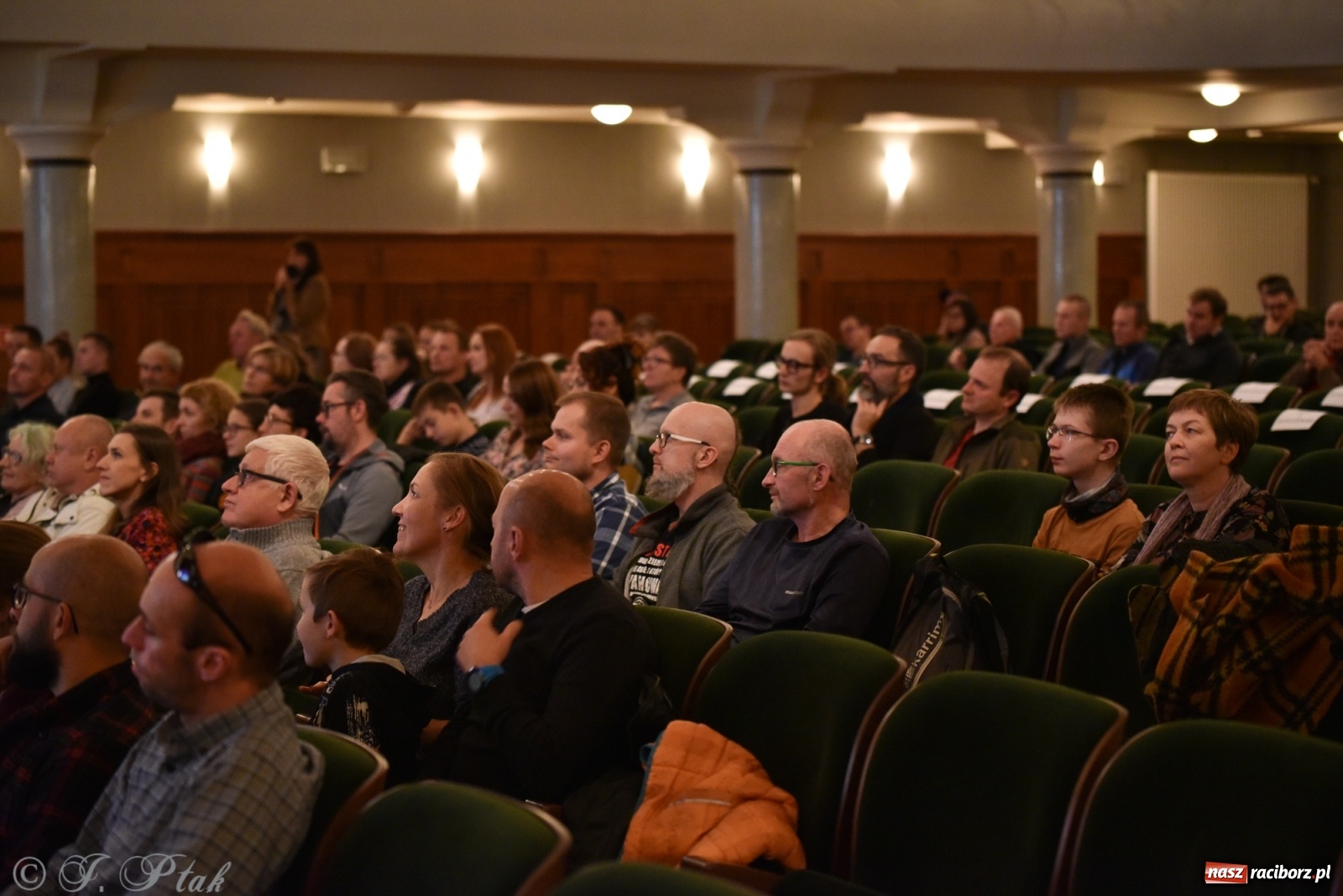 Zdjęcie w galerii na portalu naszraciborz.pl: Góry Świata Leszka Cichego na finał Wiatraków wiadomości z regionu