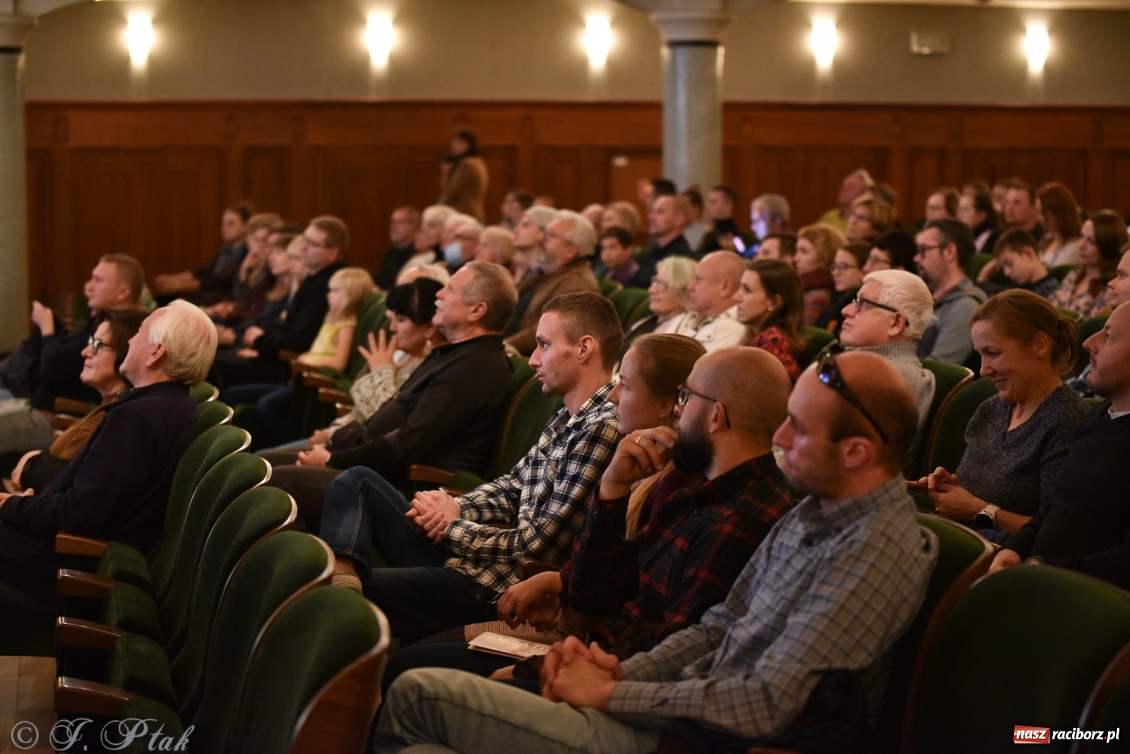 Zdjęcie w galerii na portalu naszraciborz.pl: Góry Świata Leszka Cichego na finał Wiatraków wiadomości z regionu