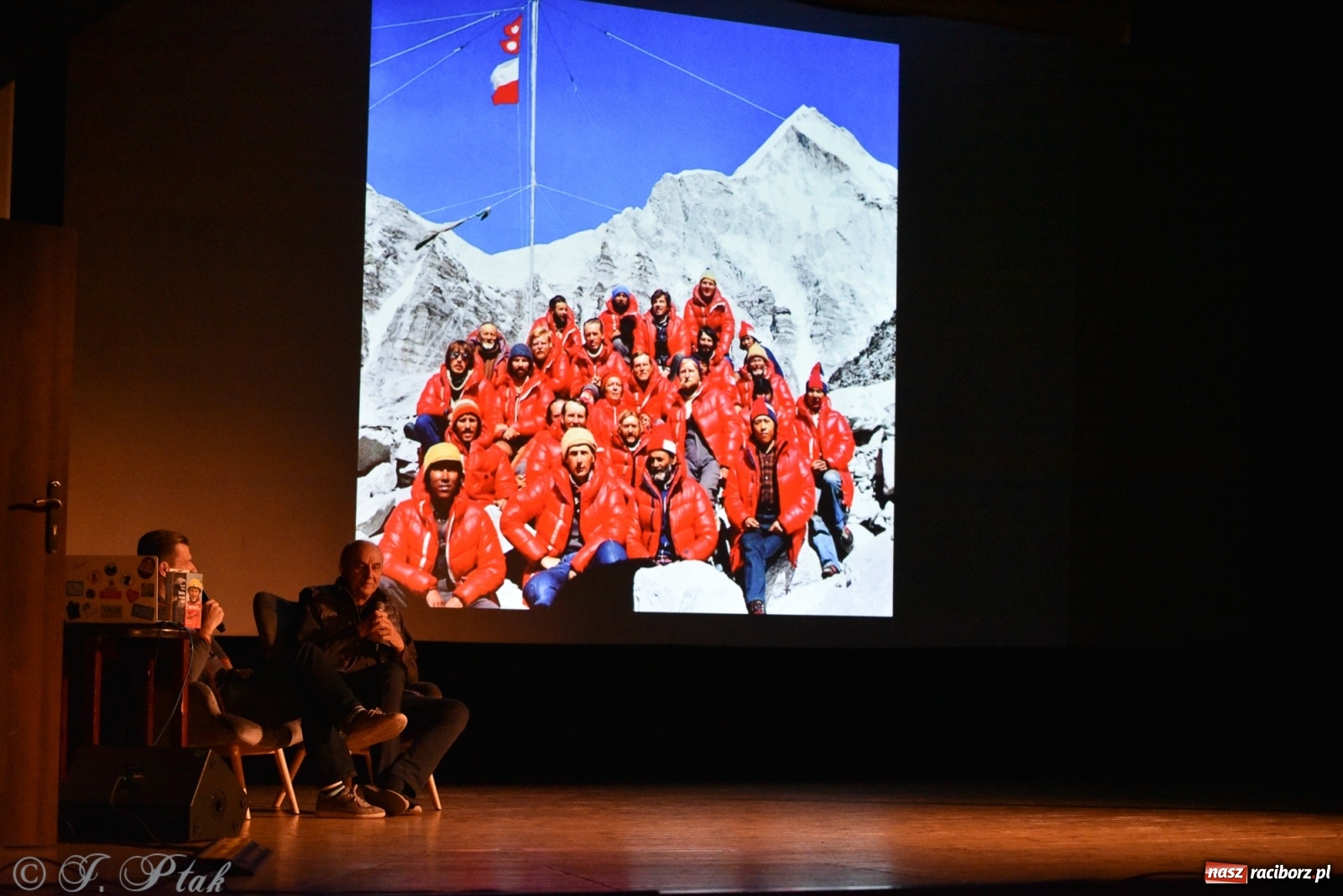Zdjęcie w galerii na portalu naszraciborz.pl: Góry Świata Leszka Cichego na finał Wiatraków wiadomości z regionu