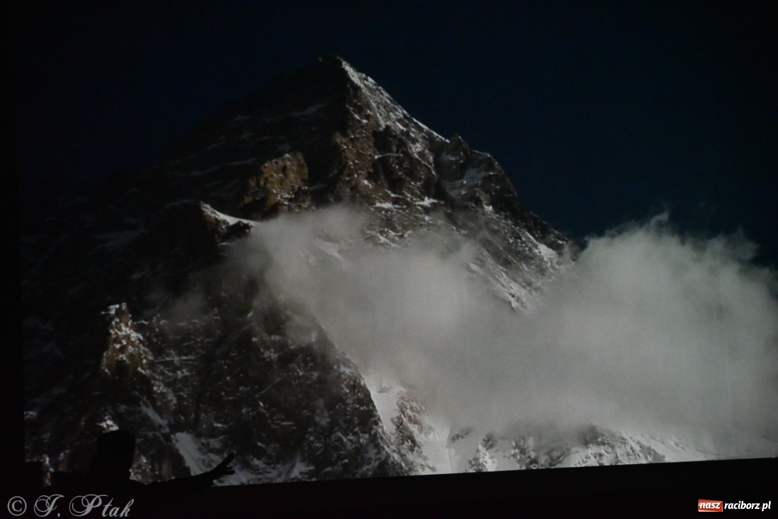 Zdjęcie w galerii na portalu naszraciborz.pl: Góry Świata Leszka Cichego na finał Wiatraków wiadomości z regionu