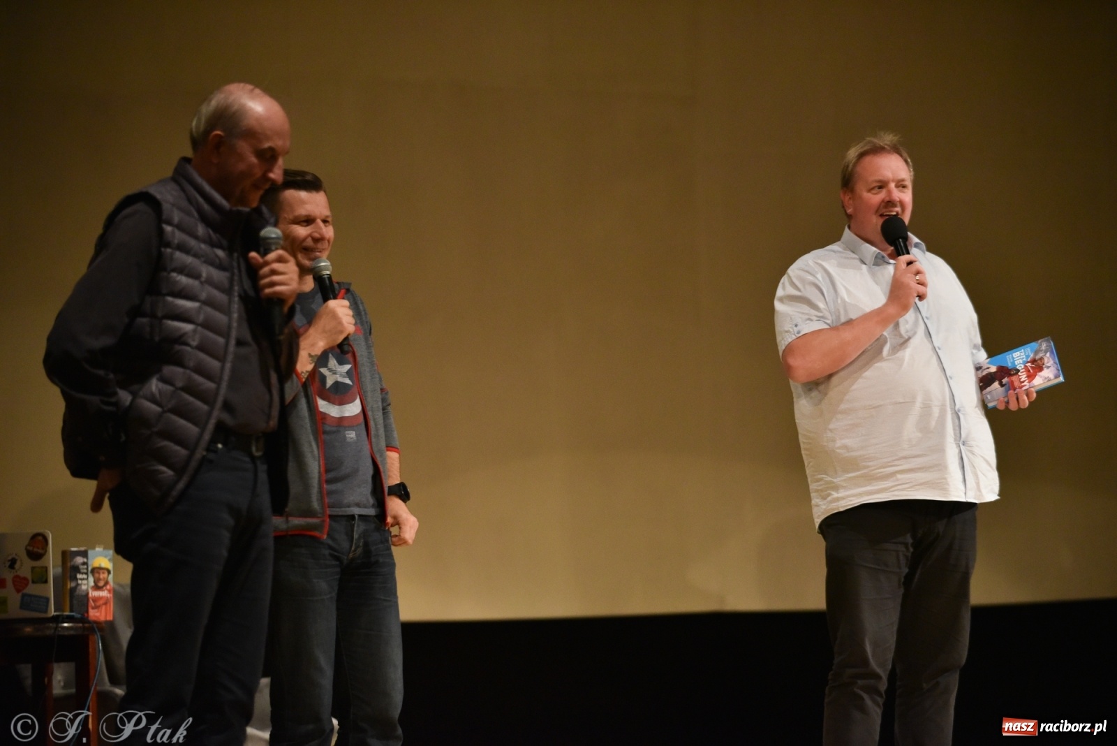 Zdjęcie w galerii na portalu naszraciborz.pl: Góry Świata Leszka Cichego na finał Wiatraków wiadomości z regionu