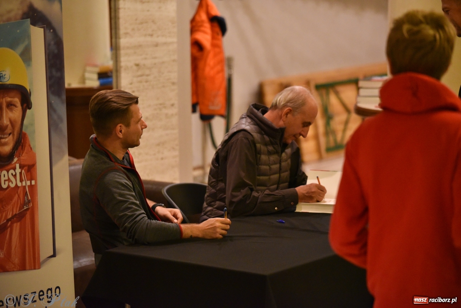 Zdjęcie w galerii na portalu naszraciborz.pl: Góry Świata Leszka Cichego na finał Wiatraków wiadomości z regionu