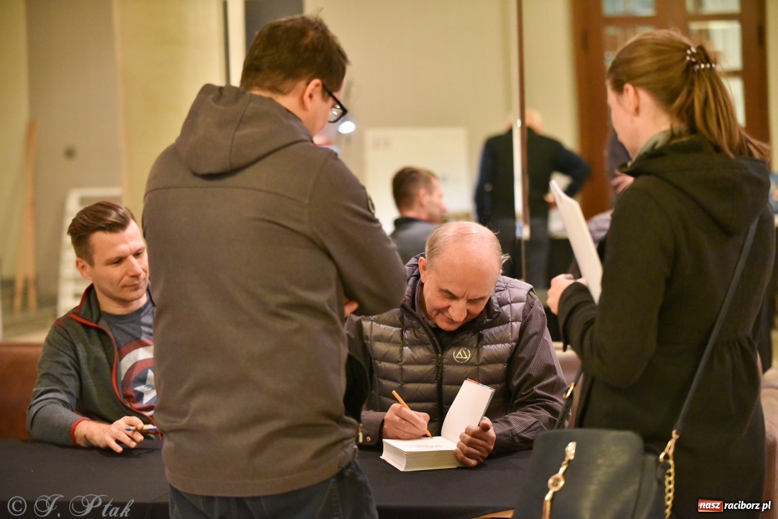 Zdjęcie w galerii na portalu naszraciborz.pl: Góry Świata Leszka Cichego na finał Wiatraków wiadomości z regionu