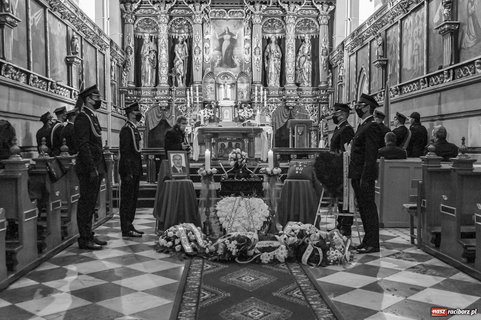 Zdjęcie w galerii na portalu naszraciborz.pl: Ostatnie pożegnanie radnego Stanisława Borowika [FOTO i WIDEO] wiadomości z regionu