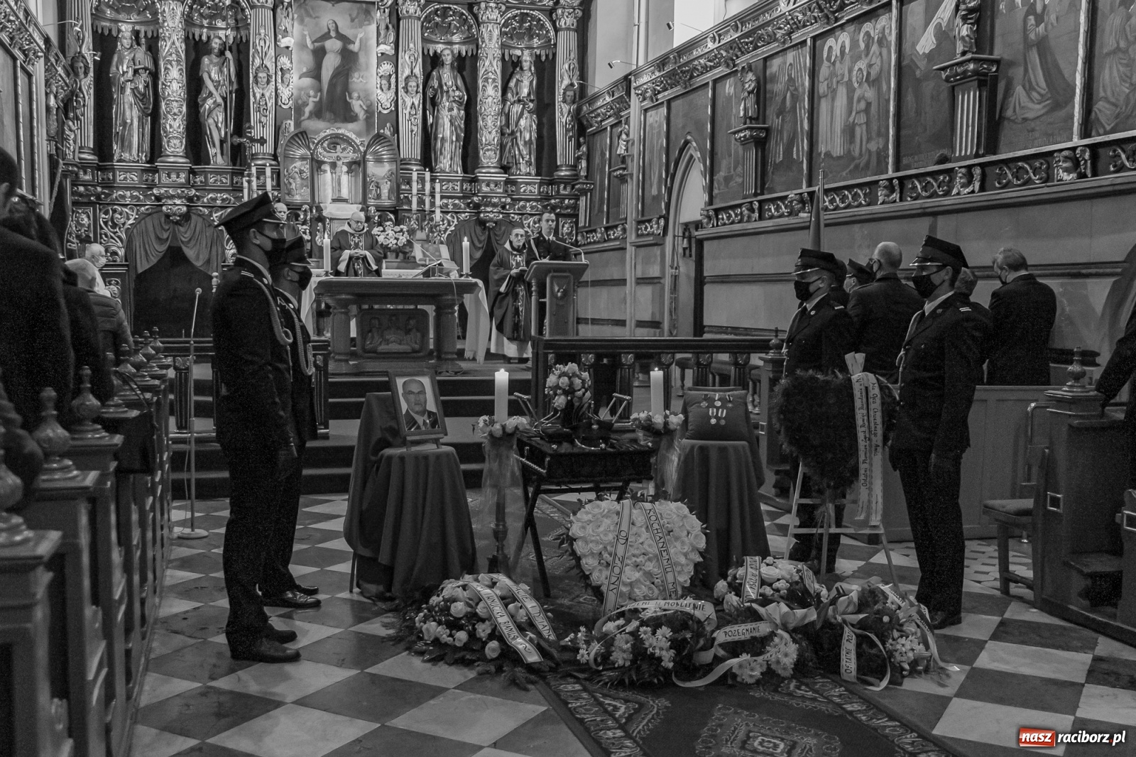 Zdjęcie w galerii na portalu naszraciborz.pl: Ostatnie pożegnanie radnego Stanisława Borowika [FOTO i WIDEO] wiadomości z regionu