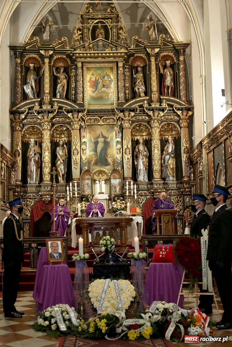 Zdjęcie w galerii na portalu naszraciborz.pl: Ostatnie pożegnanie radnego Stanisława Borowika [FOTO i WIDEO] wiadomości z regionu