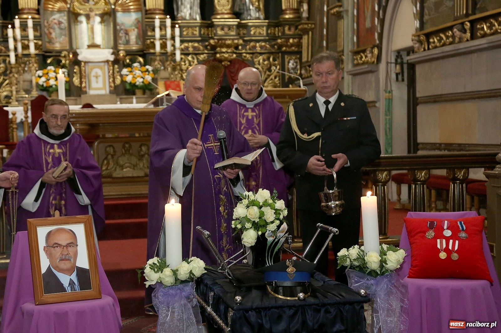 Zdjęcie w galerii na portalu naszraciborz.pl: Ostatnie pożegnanie radnego Stanisława Borowika [FOTO i WIDEO] wiadomości z regionu