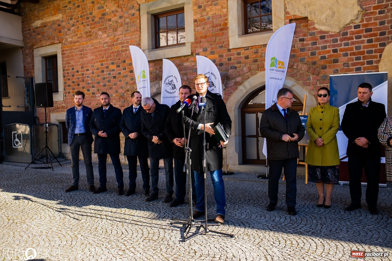 Zdjęcie w galerii na portalu naszraciborz.pl: Polski Ład. Racibórz dostał na ul. Rybnicką, powiat na zamek. Miliony dla gmin wiadomości z regionu