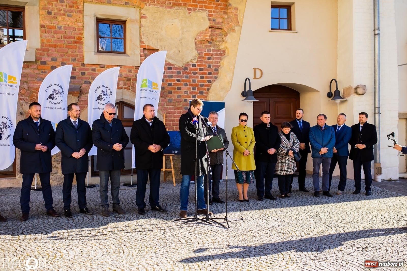 Zdjęcie w galerii na portalu naszraciborz.pl: Polski Ład. Racibórz dostał na ul. Rybnicką, powiat na zamek. Miliony dla gmin wiadomości z regionu