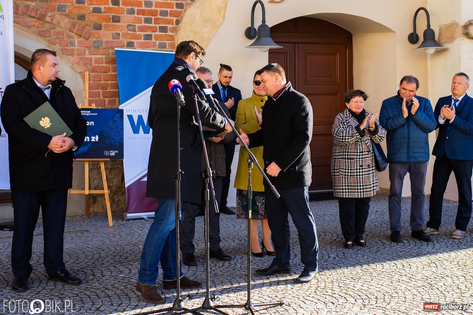Zdjęcie w galerii na portalu naszraciborz.pl: Polski Ład. Racibórz dostał na ul. Rybnicką, powiat na zamek. Miliony dla gmin wiadomości z regionu