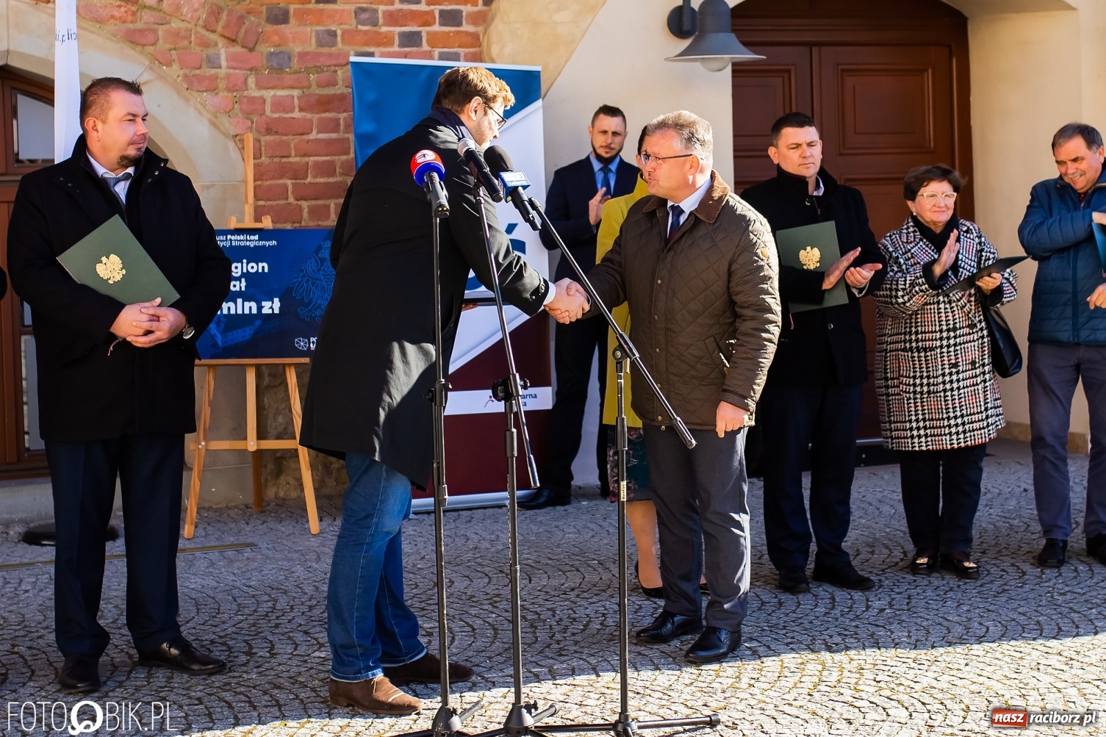 Zdjęcie w galerii na portalu naszraciborz.pl: Polski Ład. Racibórz dostał na ul. Rybnicką, powiat na zamek. Miliony dla gmin wiadomości z regionu