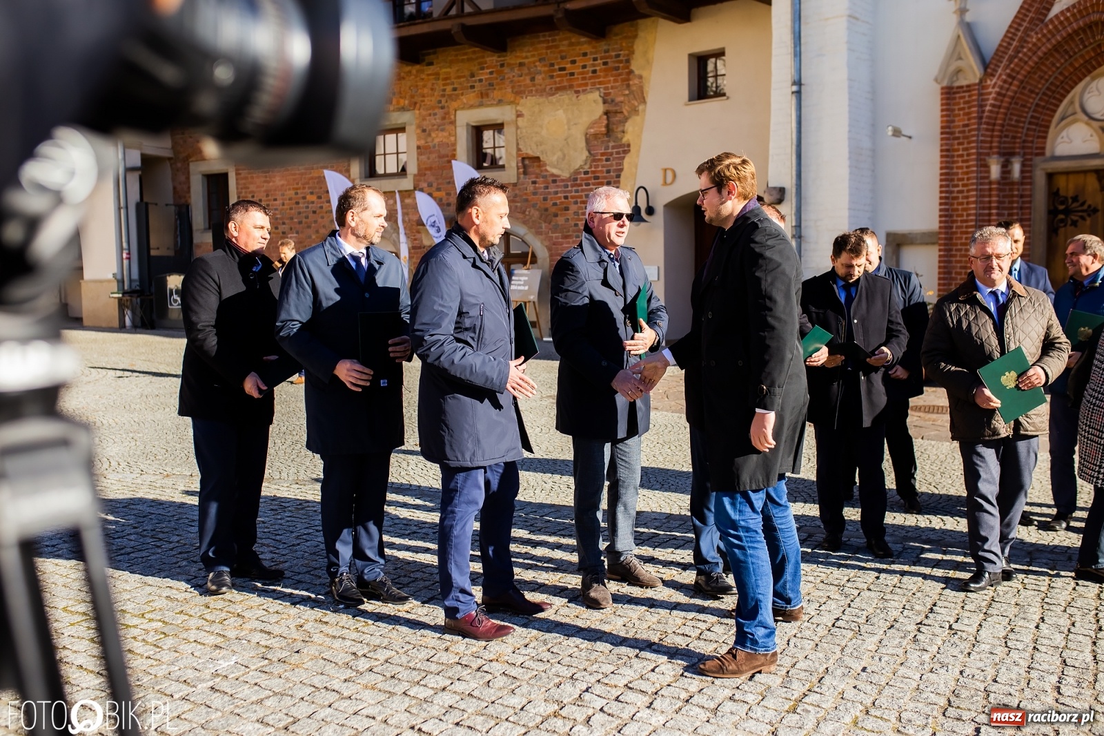 Zdjęcie w galerii na portalu naszraciborz.pl: Polski Ład. Racibórz dostał na ul. Rybnicką, powiat na zamek. Miliony dla gmin wiadomości z regionu