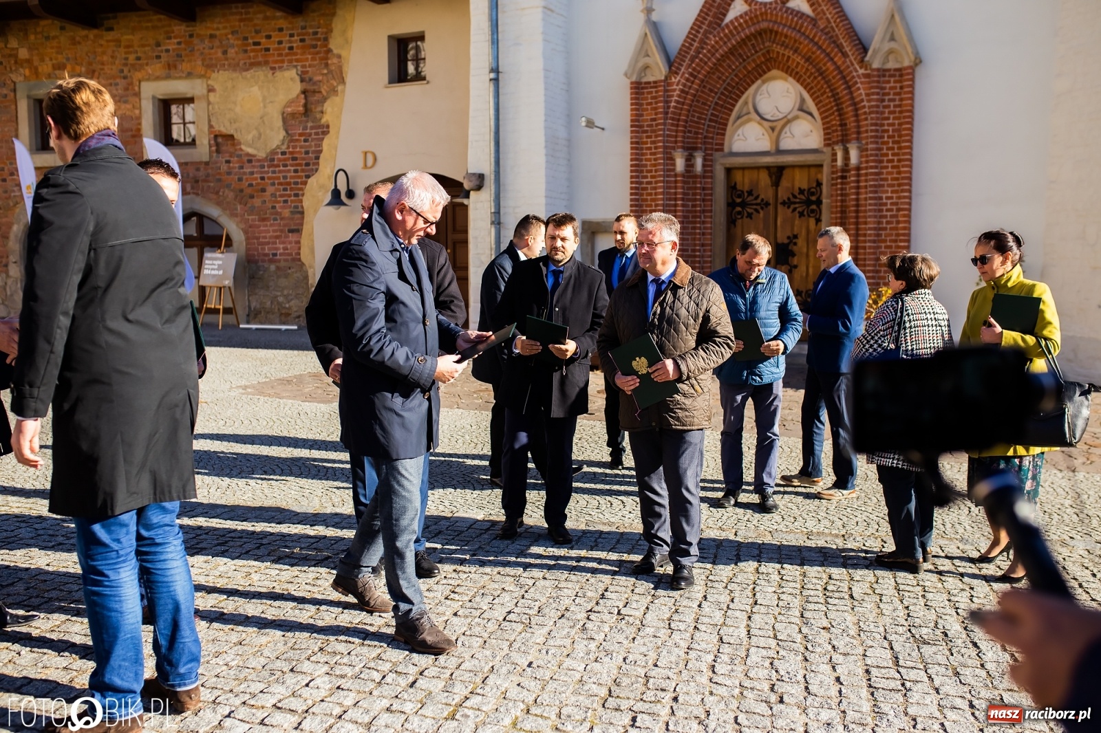 Zdjęcie w galerii na portalu naszraciborz.pl: Polski Ład. Racibórz dostał na ul. Rybnicką, powiat na zamek. Miliony dla gmin wiadomości z regionu