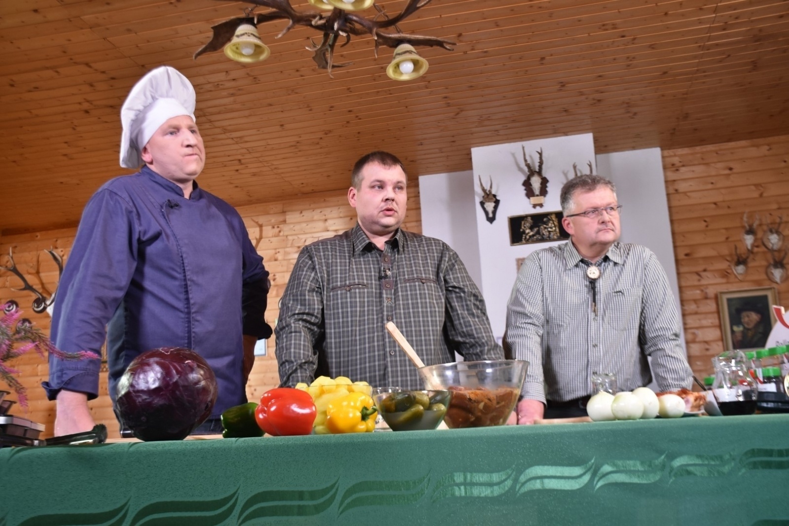 Zdjęcie w galerii na portalu naszraciborz.pl: Dziczyzna z Remigiuszem Rączką w bieńkowickiej leśniczówce wiadomości z regionu