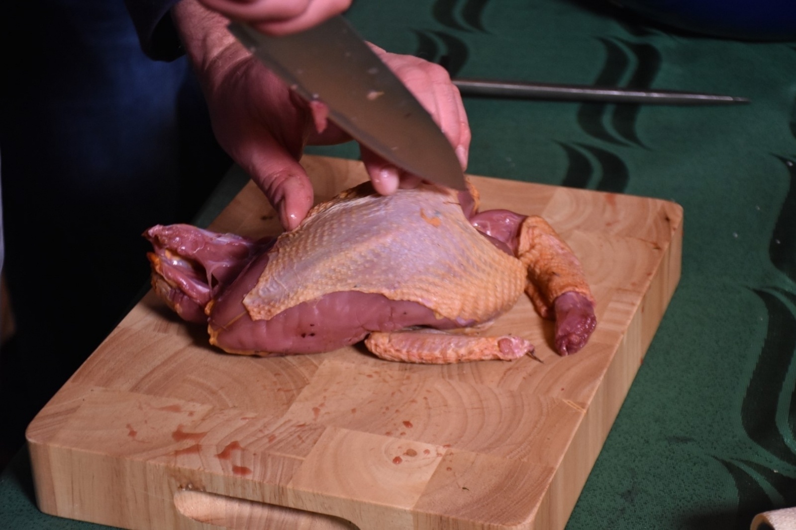 Zdjęcie w galerii na portalu naszraciborz.pl: Dziczyzna z Remigiuszem Rączką w bieńkowickiej leśniczówce wiadomości z regionu