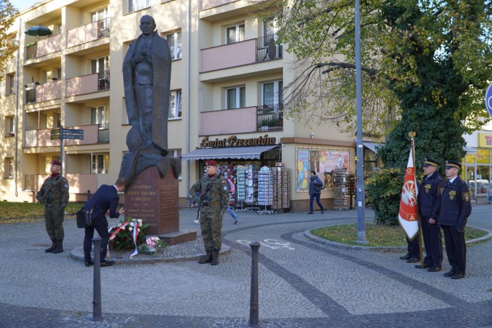Zdjęcie w galerii na portalu naszraciborz.pl: Połączył ich Gowin. Wiceminister obrony gościem prezydenta Raciborza wiadomości z regionu