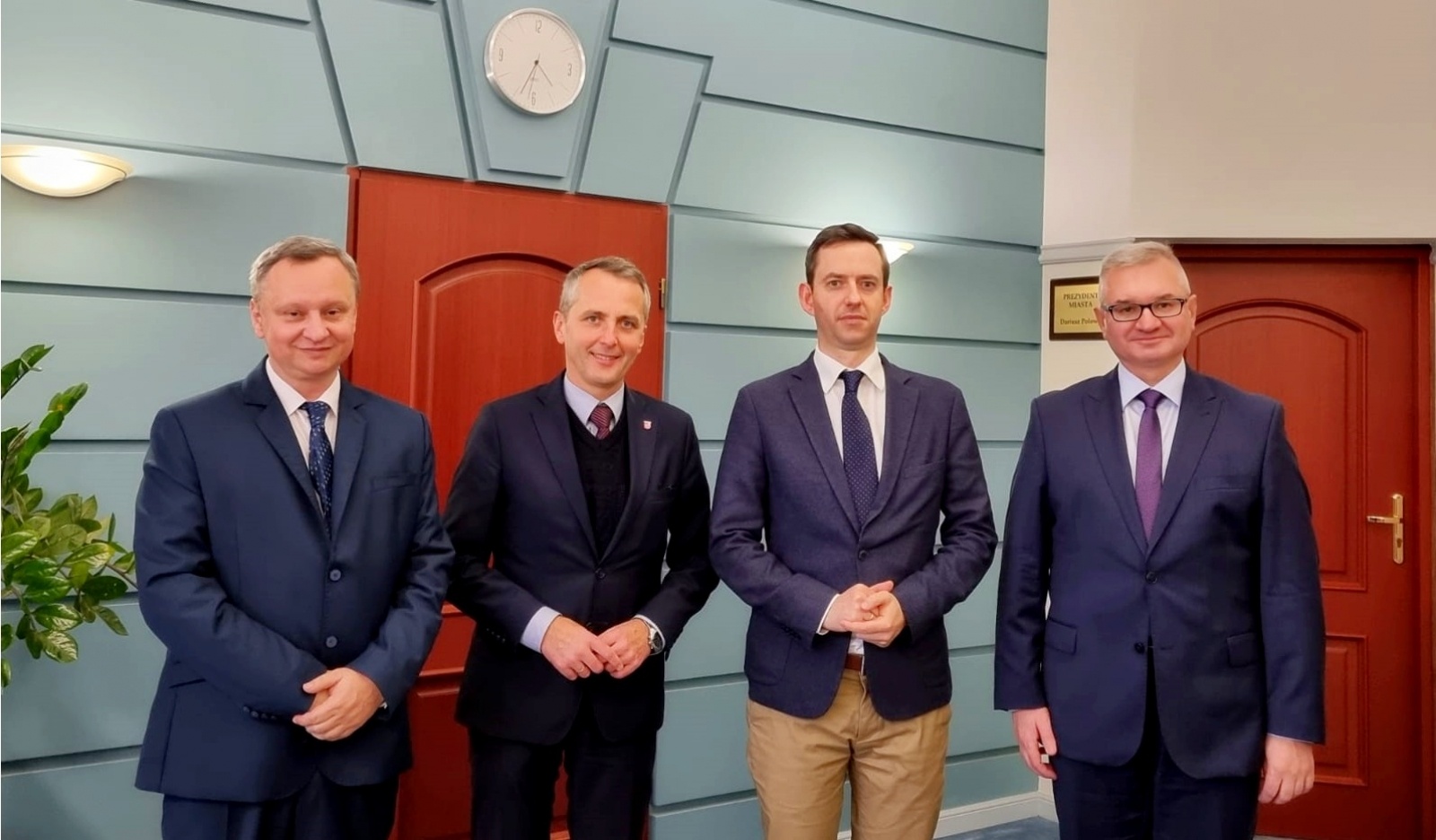 Zdjęcie w galerii na portalu naszraciborz.pl: Połączył ich Gowin. Wiceminister obrony gościem prezydenta Raciborza wiadomości z regionu