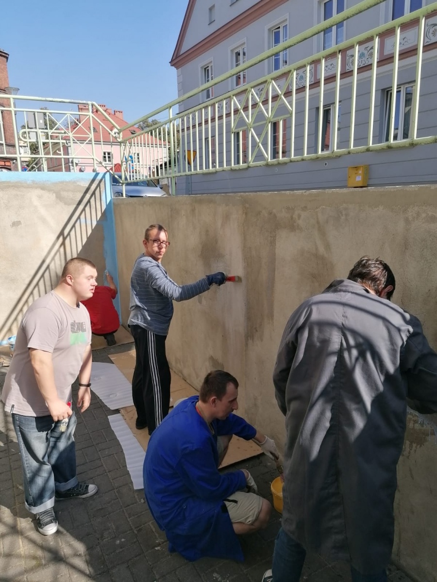 Zdjęcie w galerii na portalu naszraciborz.pl: Sztuka graffiti w Warsztacie Terapii Zajęciowej w Raciborzu wiadomości z regionu