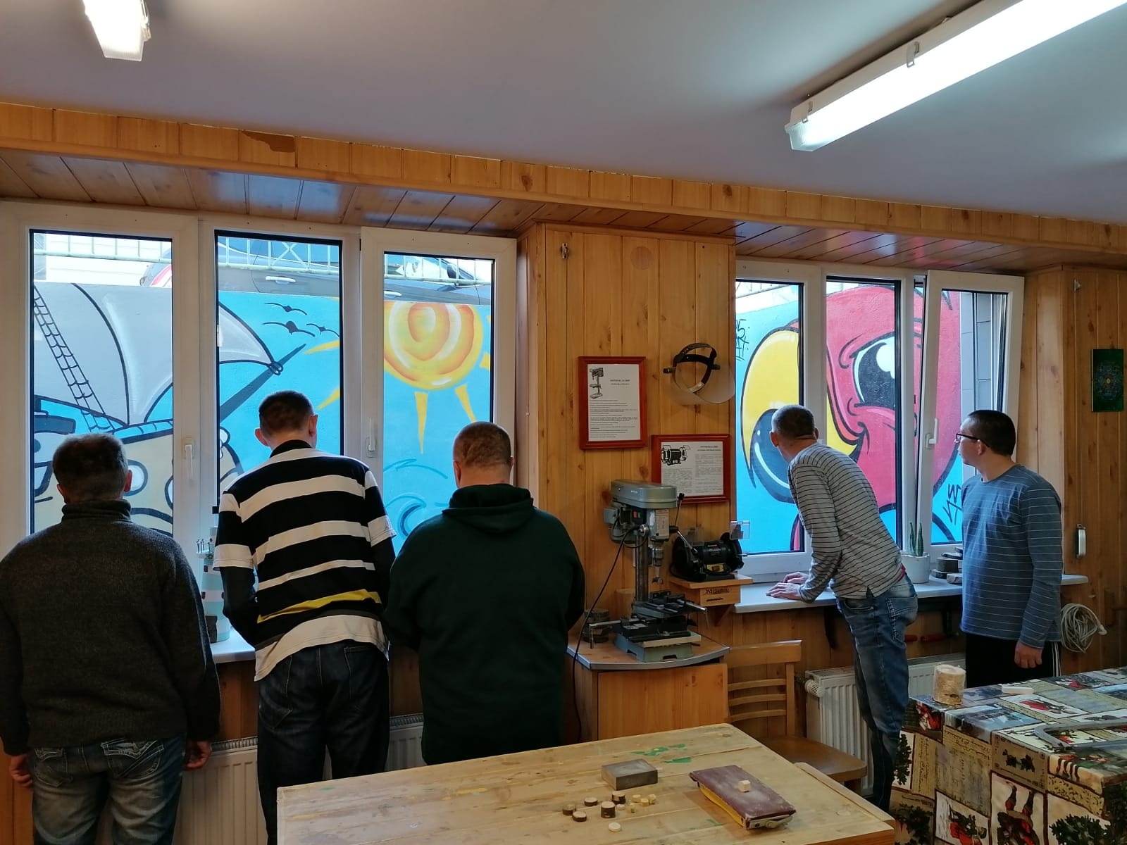 Zdjęcie w galerii na portalu naszraciborz.pl: Sztuka graffiti w Warsztacie Terapii Zajęciowej w Raciborzu wiadomości z regionu